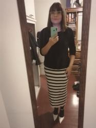 Outfit propio: Blusa negra de terciopelo + falda de rayas larga.