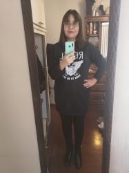 Outfit propio: Sudadera vestido gris rata + pantalón negro.