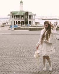 fannyrosie:

Yokohama port.


I am suddenly seeing people...