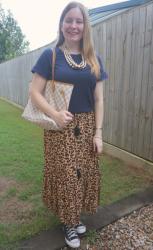 Navy Tee And Leopard Print Skirt Office Outfits