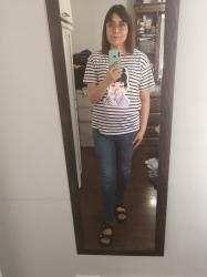 Outfit propio: Camiseta rayada con estampado de chica + jeans