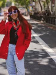 Dos looks de primavera combinando rojo y morado