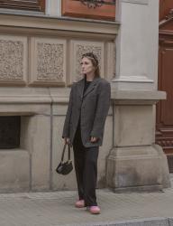 Black outfit: Palozzo pants, oversize blazer, leather bag