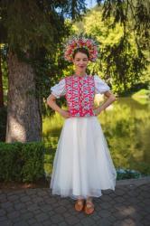 Moje svadobné šaty doplnené krojovými súčiastkami z obce Liptovské Sliače