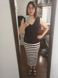 Outfit propio: Top negro + falda larga rayada blanco-negro.