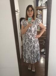 Outfit propio: Vestido blanco/gris con estampado de plantas + zapatos bicolores.