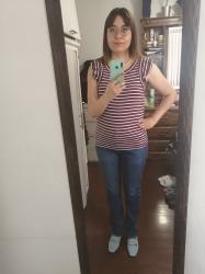 Outfit propio: Blusa de rayas + jeans azul fuerte.