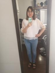Outfit propio: Blusa blanca + jeans azul claro.