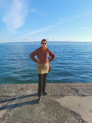 BURGUNDY AND YELLOW OUTFIT IN SPLIT CITY