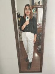 Outfit propio: Camisa negra + pantalones blancos.