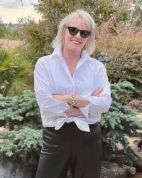 How to Use Fashion to Combat the Invisible Woman Syndrome