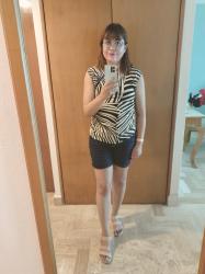 Outfit propio: Blusa de estampado de cebra + shorts azul fuerte