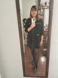 Outfit propio: Vestido negro de tweed.