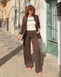 Este es el traje marrón de Anewsta, por menos de 80€ que debes incluir en tu armario