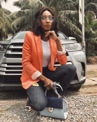STYLISH WAYS TO WEAR A BLAZER WITH JEAN 