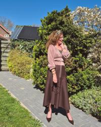 Slingbacks &amp; shine: grounded in gloss
