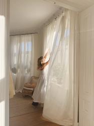 Ljuset, blommorna och en klänning