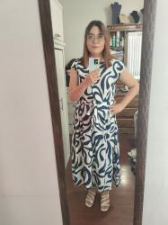 Outfit propio: Vestido camisero blanco con azul.