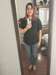 Outfit propio: Blusa negra + jeans azul clásico.