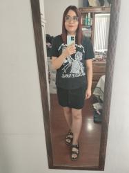 Outfit propio: Camiseta negra de Metallica + falda corta negra.