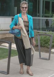 What Colors Go With Aqua Clothes? Stunning Metallics