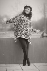 HERBSTLICHER CHIC: Animalprint-Poncho trifft Pariser Eleganz