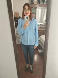 Outfit propio: Camisa azul cielo + jeans azul oscuro.