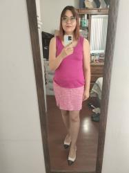 Outfit propio: Tank top rosa fucsia + falda tweed rosa.