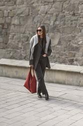 Wełniana marynarka, botki kitten, torbka hobo