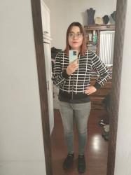 Outfit propio: Chamarra negra/blanca a cuadros + jeans pitillo grises.