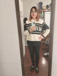 Outfit propio: Sueter blanco/negro + jeans negros.