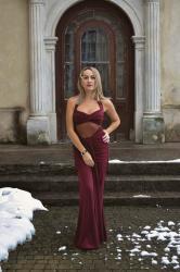 Najpiękniejsza sukienka na sylwestra! Bordowa sukienka Kaelyn od Pakuten