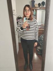 Outfit propio: Sueter de rayas con estampado de osito + jeans negros.