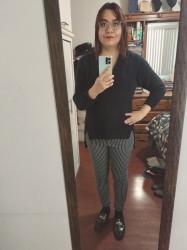 Outfit propio: Sueter negro + pantalón blanco/negro a cuadros.