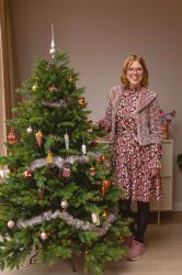 Onze (kunst)kerstboom met heel veel kitsch kersthangers