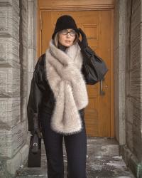 Style the fur-scarf