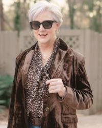 Wide-Leg Pants Over 50: What Works, What Doesn’t, and How to Get It Right