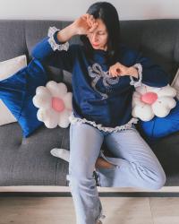 Granatowa bluza z koronką 