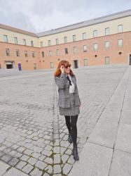 Traje de cuadros con mini falda