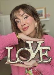 The Look of Love: Valentine’s Day Makeup Tutorial for a Soft, Romantic Glow