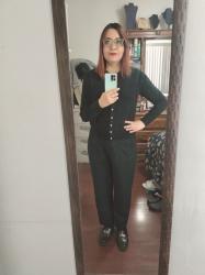 Outfit propio: Sueter negro + pantalón negro de vestir.