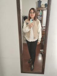 Outfit propio: Sueter blanco + jeans negros pitillo.