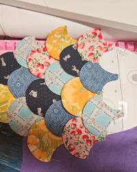 Mon sac poisson arc-en-ciel : patchwork et upcycling le Swim Along Fish Bag