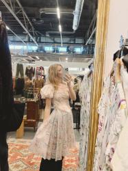 Kris-solglasögon, Antikmässan och date night