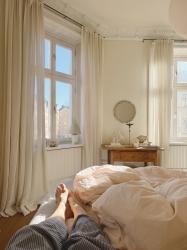 Enkeltäcke, Majes dop och pioner