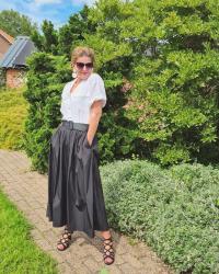 The Good Buy/Good-Bye Book: Linen