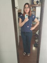 Outfit propio: Camiseta azul con pequeños estampados de sandias + jeans amplios azul oscuro.