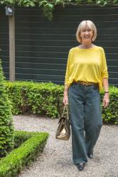 Jeans outfit with black shoes