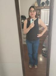 Outfit propio: Top negro con detalles blancos + jeans amplios azul oscuro.
