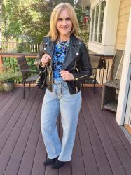 How to Style Light Wash Jeans this Fall Season